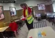 Aventură riscantă: un băiat de 5 ani a plecat singur la fast-food, în timp ce părinții dormeau