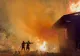Incendiu puternic, la Galaţi: barăcile unui fost şantier, cuprinse de flăcări - FOTO