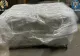 O femeie și un bărbat, prinși în flagrant în timp ce vindeau 14 kilograme de canabis pentru suma de 21.000 de euro. Drogul a fost adus din Spania printr-o firmă de curierat 