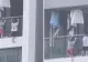 Scene de groază la etajul 13! Doi copii, surprinși în afara balconului unui apartament din China