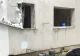  Explozie la parterul unui bloc de garsoniere din Murfatlar. Un bărbat de 65 de ani a fost dus la spital