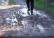 Oamenii înoată prin noroi ca să ajungă acasă. Situație dramatică: nici măcar ambulanțele nu vin la apel