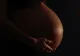 Medicii care propun implanturi contraceptive pentru adolescente. Soluție împotriva sarcinilor timpurii