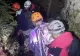 Turişti blocaţi pe un traseu periculos din Bucegi, recuperaţi de salvamontişti. Aceştia erau echipaţi necorespunzător şi nu aveau la ei nicio sursă de lumină
