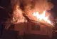 Bătrână de 76 de ani, salvată din flăcări de polițiști. Casa femeii, incendiată intenționat