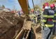 Dosar penal în urma morţii celor doi muncitori prinşi sub pământ în Prahova. Victimele săpau o reţea de canalizare