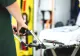 Incident șocant la Spitalul Județean Ploiești. Un pacient a ajuns să fie strivit de targa pe care era transportat