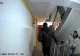 Colindători transformați în vandali: ușile unui bloc din Constanța, distruse din răzbunare pentru că nu li s-a deschis