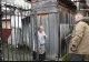 Bătrână sărmană, lăsată fără apă în ajun de sărbători, în România lui Bolojan. Femeia a izbucnit în lacrimi când a auzit că trebuie să achite mii de lei - VIDEO