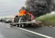 Incident grav pe autostrada A1, în județul Timiş. O ambulanţă pentru transport pacienţi cu dializă, aflată pe o platformă, a luat foc 