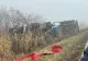 Cisterna încărcată cu GPL răsturnată pe marginea unui drum din Vaslui, repusă pe roți. Încărcătura va fi transvazată