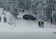 Inconștiență la volan. Un turist a intrat cu mașina direct pe pârtia de sănii din Parâng VIDEO