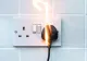 Aparatul pe care îl folosești zilnic ar putea fi cauza unui incendiu în plină iarnă. Se poate ajunge la o suprasarcină periculoasă