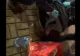 Botoșani: Femeie în hipotermie, salvată de jandarmi de pe trotuar VIDEO 