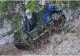 O mașină a căzut într-o prăpastie de aproximativ 10 metri, în județul Argeș. Un minor de 15 ani a fost rănit 