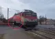 Cum își pun românii viața în pericol. Momentul în care un tren trece milimetric pe lângă un bătrân imprudent. Comunicatul CFR. VIDEO