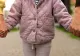 Copil de 4 ani, descoperit singur pe stradă în Iași pe un ger crunt, după ce fusese lăsat la grădiniță