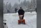 Rezistul de la Apărare s-a filmat în timp ce dădea la zăpadă. Internauții l-au apostrofat: „Norocosul are casa la Rânca”. VIDEO