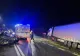 O persoană a murit și alte patru au fost rănite pe DN7: Impact frontal devastator între un autoturism și un TIR, în Călimănești. 