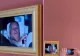 Șoc la Luvru: fotografia înrămată a prințului Andrew, agățată pe perete în ziua arestării - VIDEO