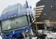 Accident spectaculos în SUA: un tren a lovit în plin un camion blocat pe șine din cauza zăpezii. Furtuna de iarnă continuă să facă ravagii în SUA