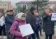 Protest în fața Primăriei Motru. Oamenii exasperați de frigul din case strigă la unison „Vrem căldură!” - VIDEO