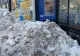 Munți de zăpadă pe trotuarele din Capitală. Indiferență maximă din partea autorităților: oamenii își rup picioarele