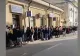 Coadă uriașă pentru o șaorma gratis. Tinerii cu chef de mâncare au blocat jumătate din centrul Iașiului - VIDEO