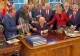 Moment de rugăciune la Casa Albă. Ce au spus pastorii care l-au înconjurat pe Donald Trump - VIDEO