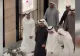 Președintele Emiratelor Arabe, relaxat la cumpărături. Plimbare în mall, în plin război