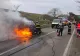Accident grav în Vinerea Mare: mașină cuprinsă de flăcări după impact. Pericol de explozie din cauza unei instalații GPL