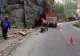 Atenție, șoferi! Pericol în Cheile Bicazului după ce bucăți de stâncă s-au prăbușit pe șosea