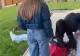 Scandal într-un parc din Suceava: o minoră de 16 ani a fost bătută de propria prietenă din cauza unui băiat