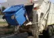 Un român a fost salvat în ultimul moment, după ce a adormit în tomberon și a fost aruncat în mașina de salubritate 