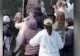 Protest violent la un adăpost de câini. Bătaie cu poliția