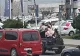 Inconștiență fără margini. Șofer din Alba, surprins în timp ce transporta șapte copii în bena unui autovehicul