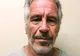 Fosta asistentă a lui Jeffrey Epstein este contrazisă de victime după declarațiile date în fața Congresului: „Știa ce se întâmplă”