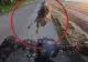 Momentul în care un iepure „atacă” fontal un trotinetist. Omul s-a prăbușit pe asfalt - VIDEO