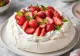 Pavlova cu căpșuni, desertul perfect pentru luna mai. Rețetă pas cu pas