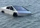 Experiment periculos: un șofer și-a băgat intenționat Tesla într-un lac pentru a testa dacă „plutește”