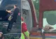 Scene șocante după accidentul de TIR de la Constanța. Șoferul, agresat de poliția locală: „Dă-i pe el! Dă-i la coaste!” - VIDEO