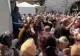 Bătaie pe sarmale la Suceava: ambulanțele cu oameni leșinați au rămas blocate în mulțimea venită la slujba de Sfântul Ioan cel Nou