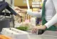 Trucuri ale casierilor. O tânără a furat 100.000 € printr-o schemă cu carduri cadou