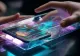 Actele din portofel se mută pe telefon. Guvernul pregătește aplicația cu care îți vei dovedi identitatea în UE
