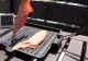 Experiment spectaculos în plină caniculă. Un bărbat a încercat să gătească o friptură doar cu ajutorul soarelui