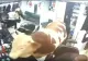 Taur de 1,5 tone, scăpat înainte de sacrificare, a intrat într-o frizerie plină de clienți. Imagini spectaculoase surprinse de camerele de supraveghere