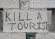 Localnicii dintr-o destinație europeană iubită de români au pornit „vânătoarea” de turiști. „Omoară un turist” apare scris pe ziduri