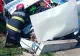 Bărbat mort şi două persoane rănite, după ce o maşină a intrat într-un cap de pod, în Argeş