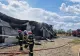 Incendiu violent la o fabrică de mobilă de lângă Oradea. Peste 30 de pompieri intervin