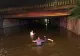 Mașini înghițite de ape în București. Pompierii au înotat pentru a verifica dacă sunt victime: imagini halucinante VIDEO